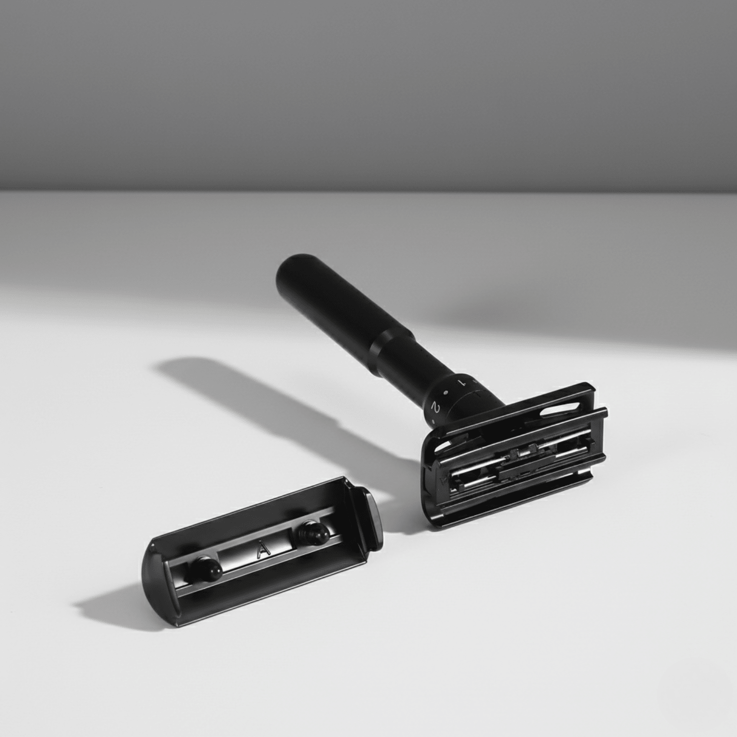 Rasoir de Sûreté Essentiel Acier Noir pour homme – rasage de précision sans irritation | Barbenoire